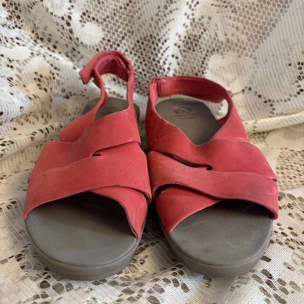 Clarks Cloudsteppers Women's US 8.5 W Salmon Sandals